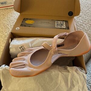 Women's Vibram FiveFingers v-soul light pink/orange sole